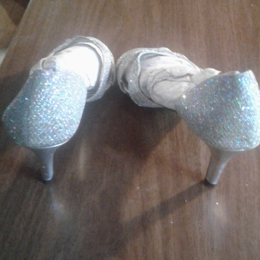 Shoes - Picture 4 of 4